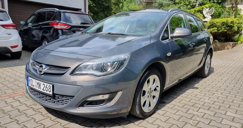 Opel Astra cena 32500 przebieg: 185000, rok produkcji 2013 z Kraków małe 466